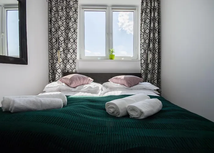 1-Bedroom Warsaw Noakowskiego Apartment With City View