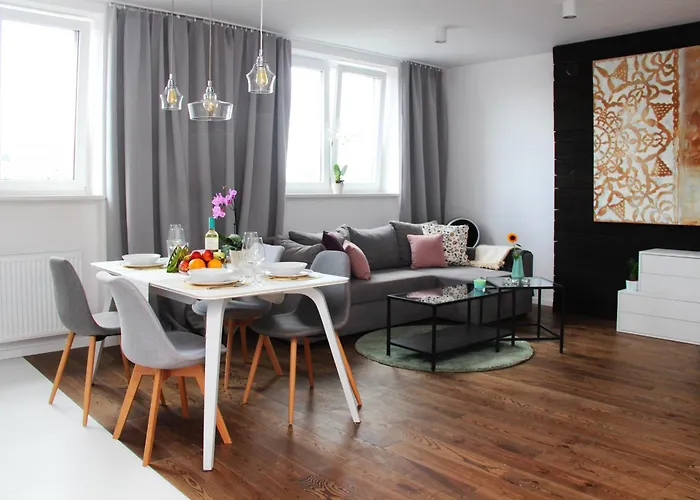 1-Bedroom Warsaw Noakowskiego Apartment With City View