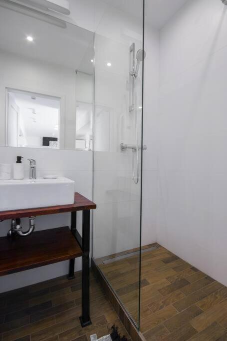 1-bedroom Noakowskiego With View Apartment
