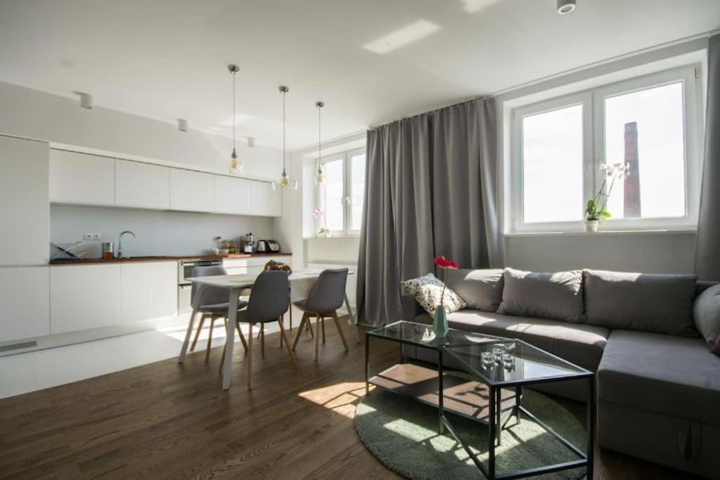 Apartment 1-bedroom Noakowskiego With View *